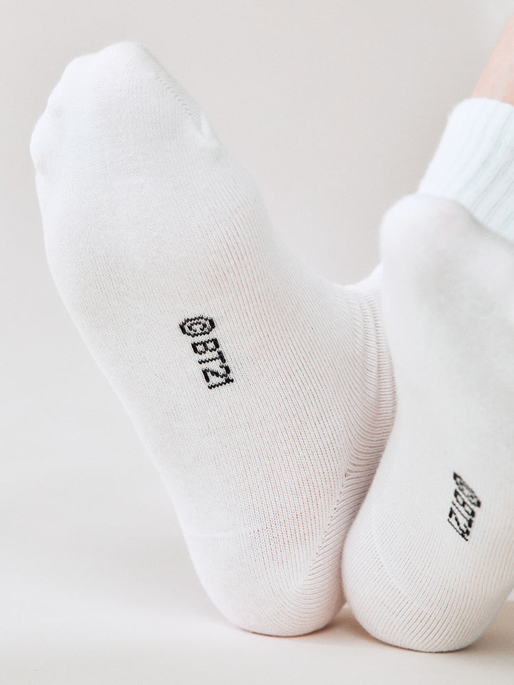 BT21 SHOOKY LIP EMBROIDERY SOCKS BASIC