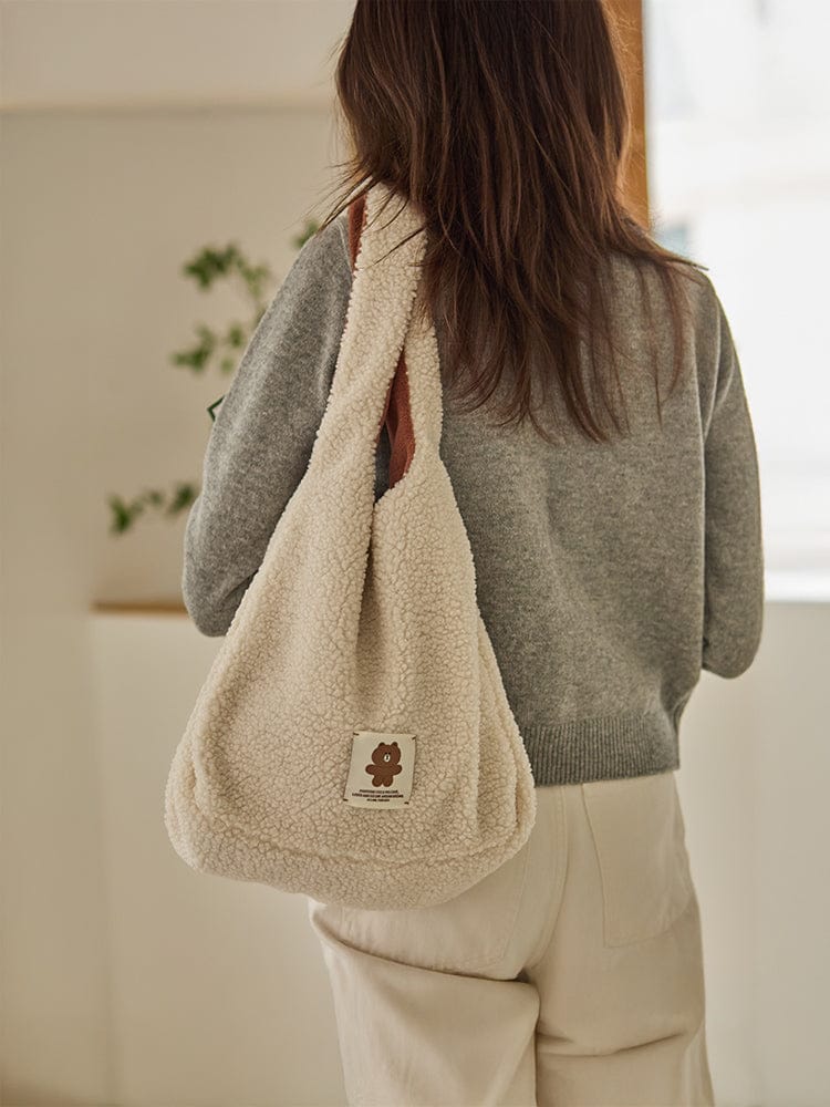 LINE FRIENDS BEAUTY/ACC_ 브라운 호보백 라인프렌즈 허그브라운 시즌4 리버시블 호보백