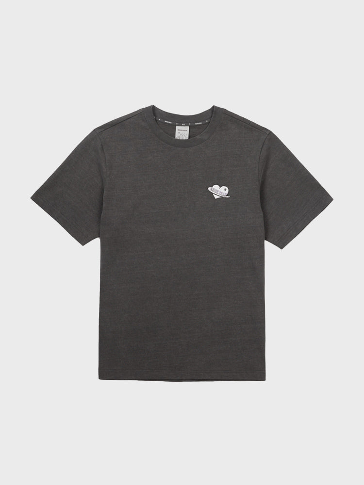 BT21 스노우피크 그래픽 반소매 티셔츠 (DARK CHARCOAL)