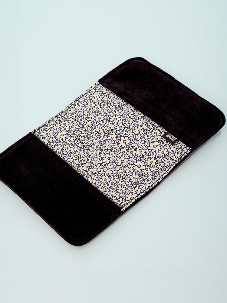 ZO&FRIENDS A&NE PASSPORT COVER SIGNATURE