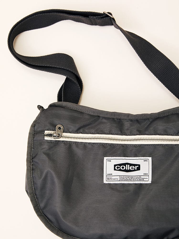 COLLER BAG 단품 꼴레 캔버스 바디백 머드 그레이