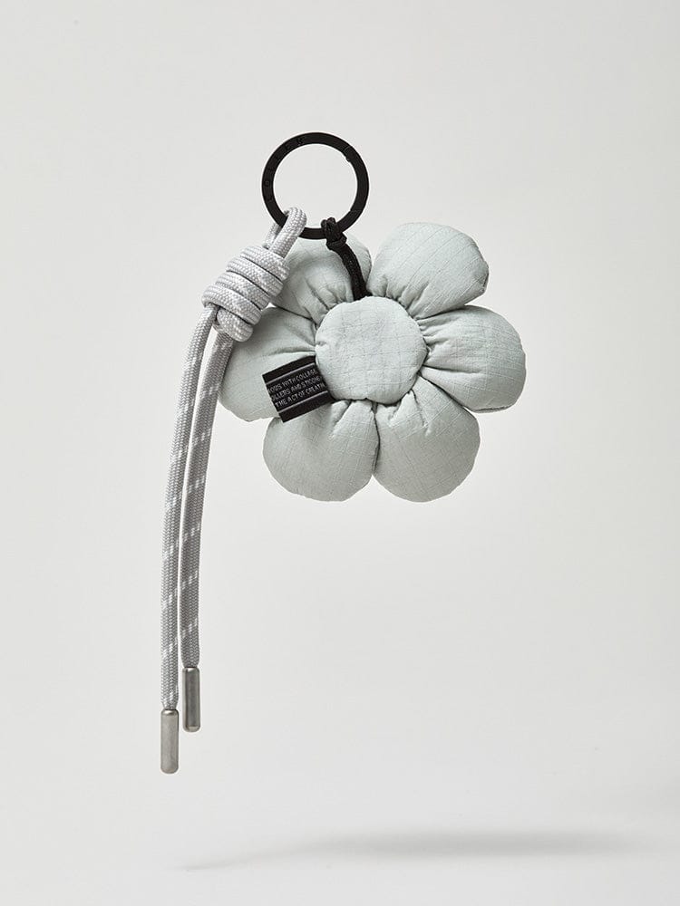 COLLER KEYRING_BEAUTY/ACC_ Moon Rock
Gray 꼴레 플라워 스트링 키링 문락 그레이