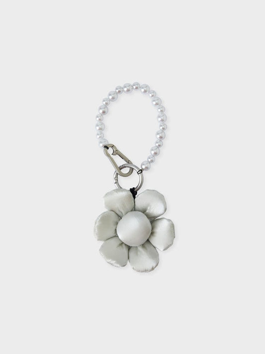 COLLER KEYRING SILVER [팸세제외] 꼴레 플라워 패딩 키링 펄 그레이