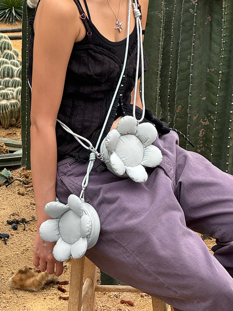 COLLER FLOWER PETIT BAG – Moon Rock Gray