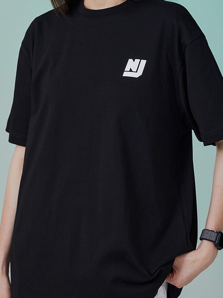 NewJeans APPAREL NJ How Sweet 티셔츠 (BLACK)