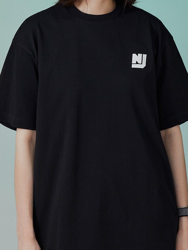 NewJeans APPAREL NJ How Sweet 티셔츠 (BLACK)